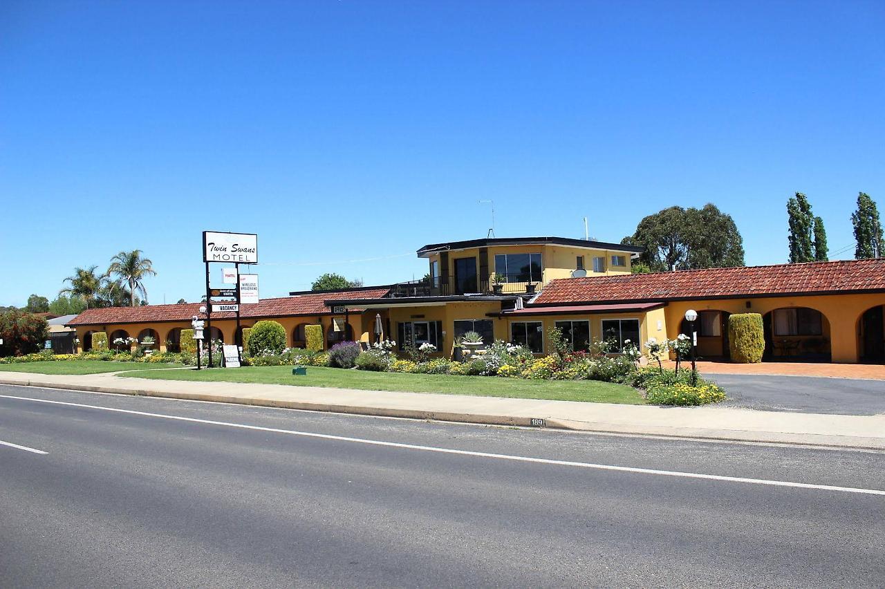 Twin Swans Motel Inverell Bagian luar foto